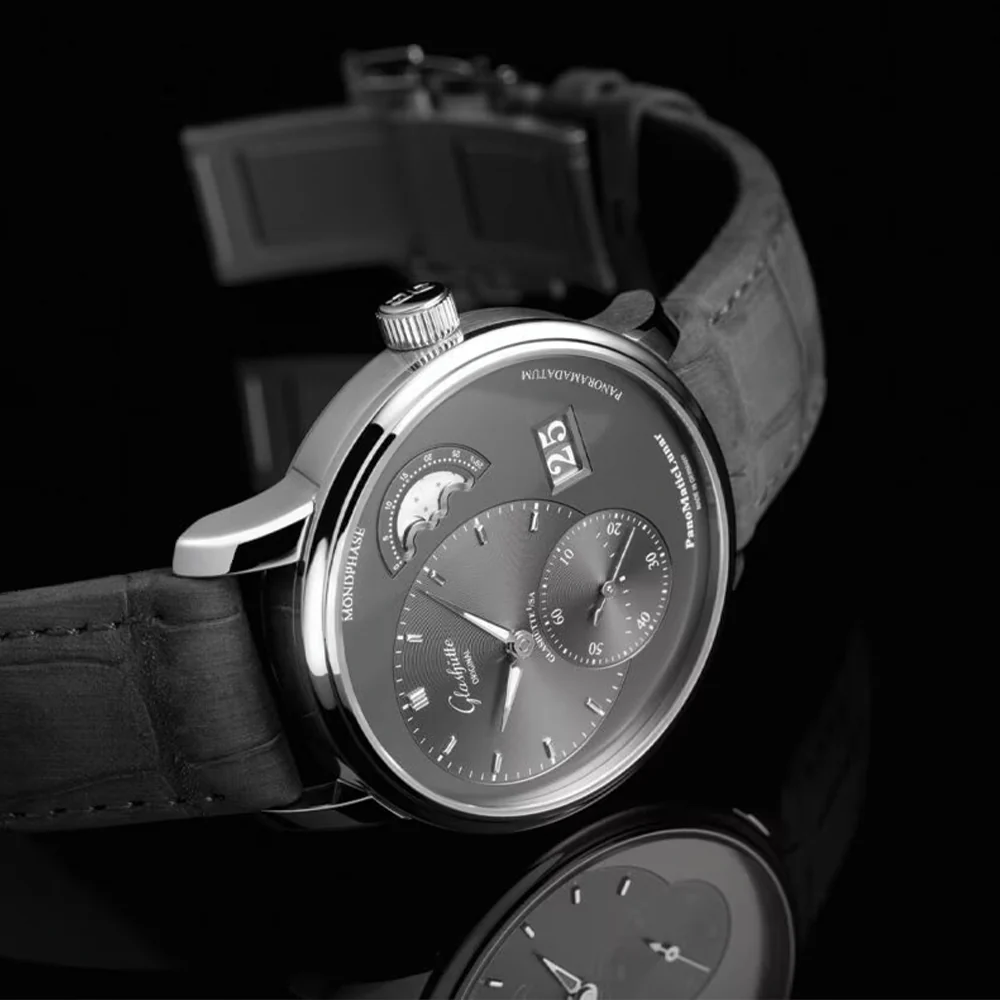 PanoMaticLunar 40mm - Grey on Strap - Image 5