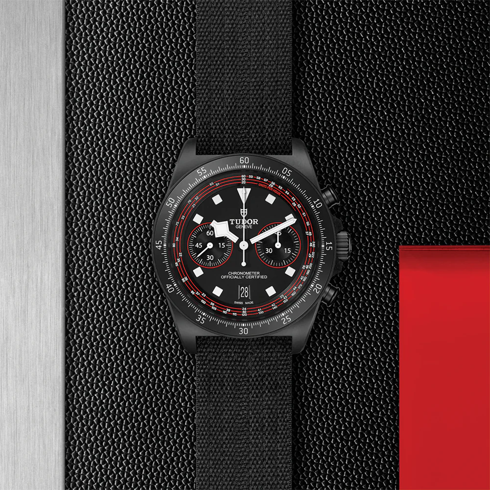 Pelagos FXD Chrono Carbon Composite 43mm - Black on Fabric Strap - Image 2