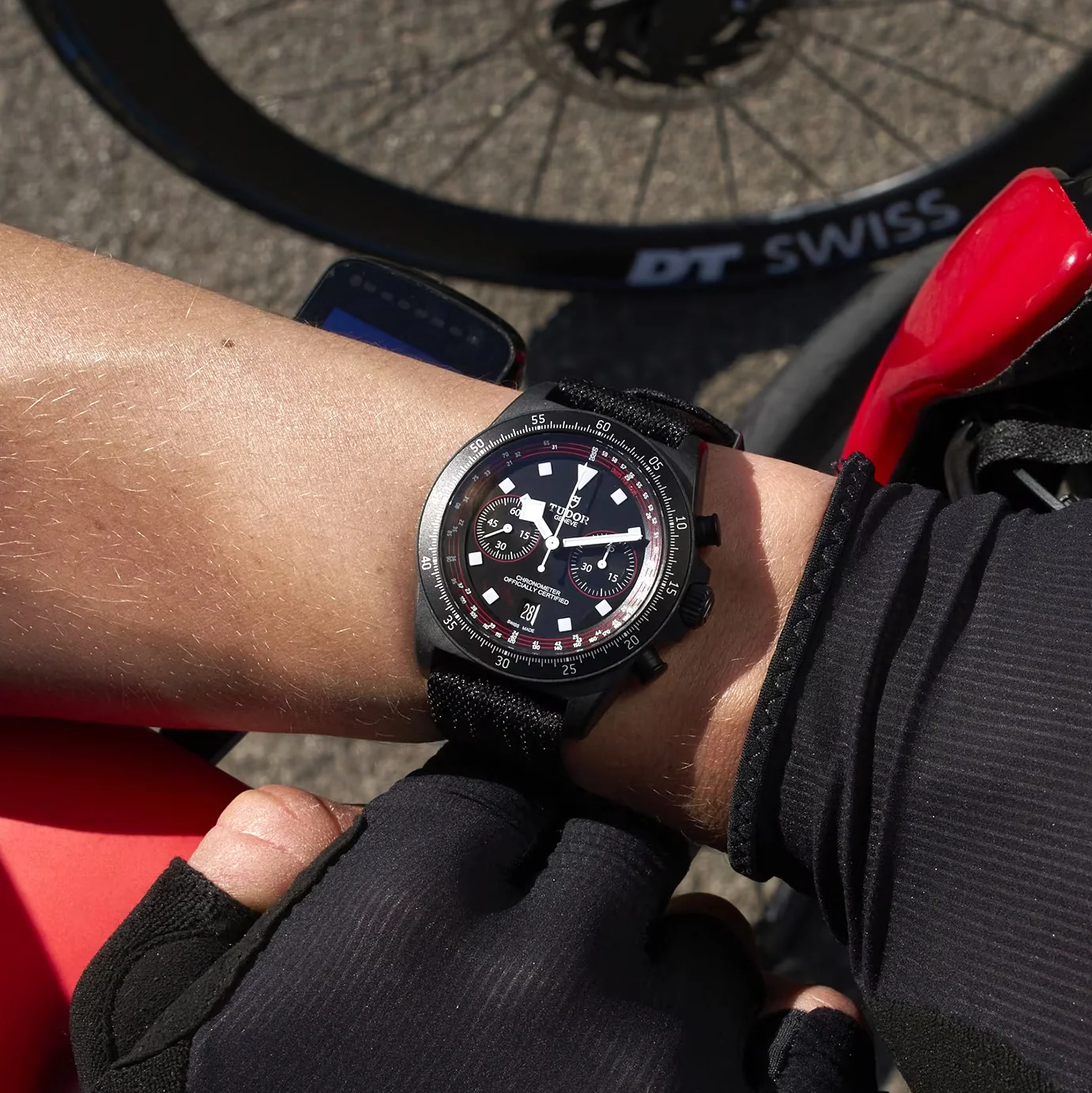 Pelagos FXD Chrono Carbon Composite 43mm - Black on Fabric Strap - Image 3