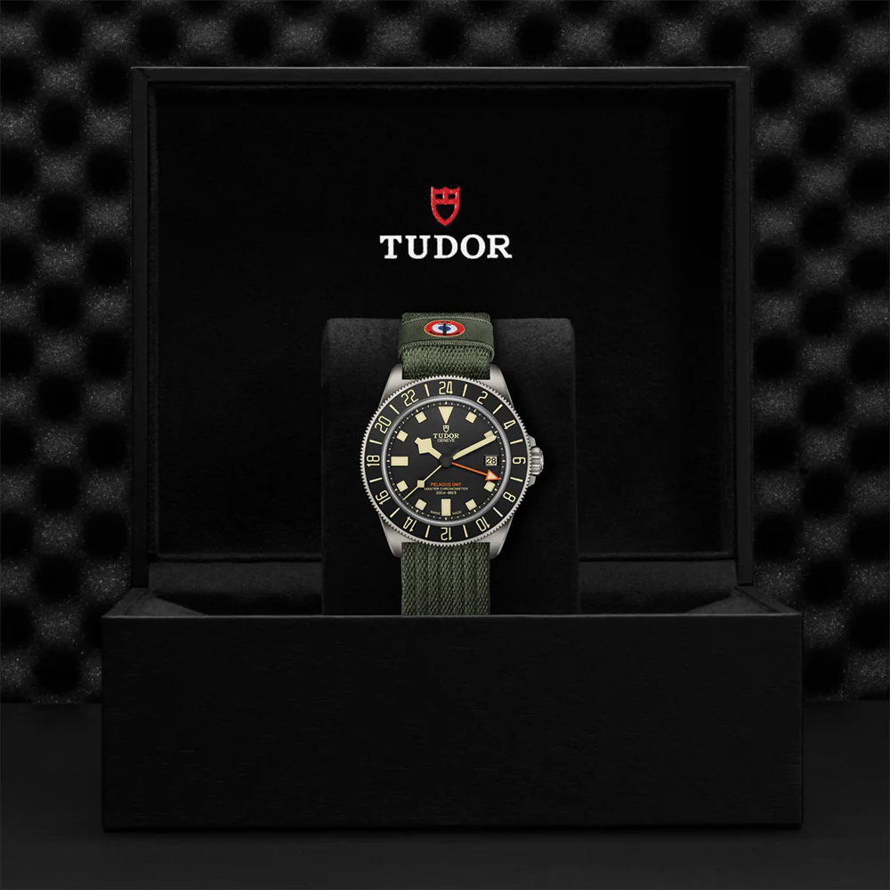 Pelagos FXD GMT Titanium 42mm - Black on Fabric Strap - Image 10