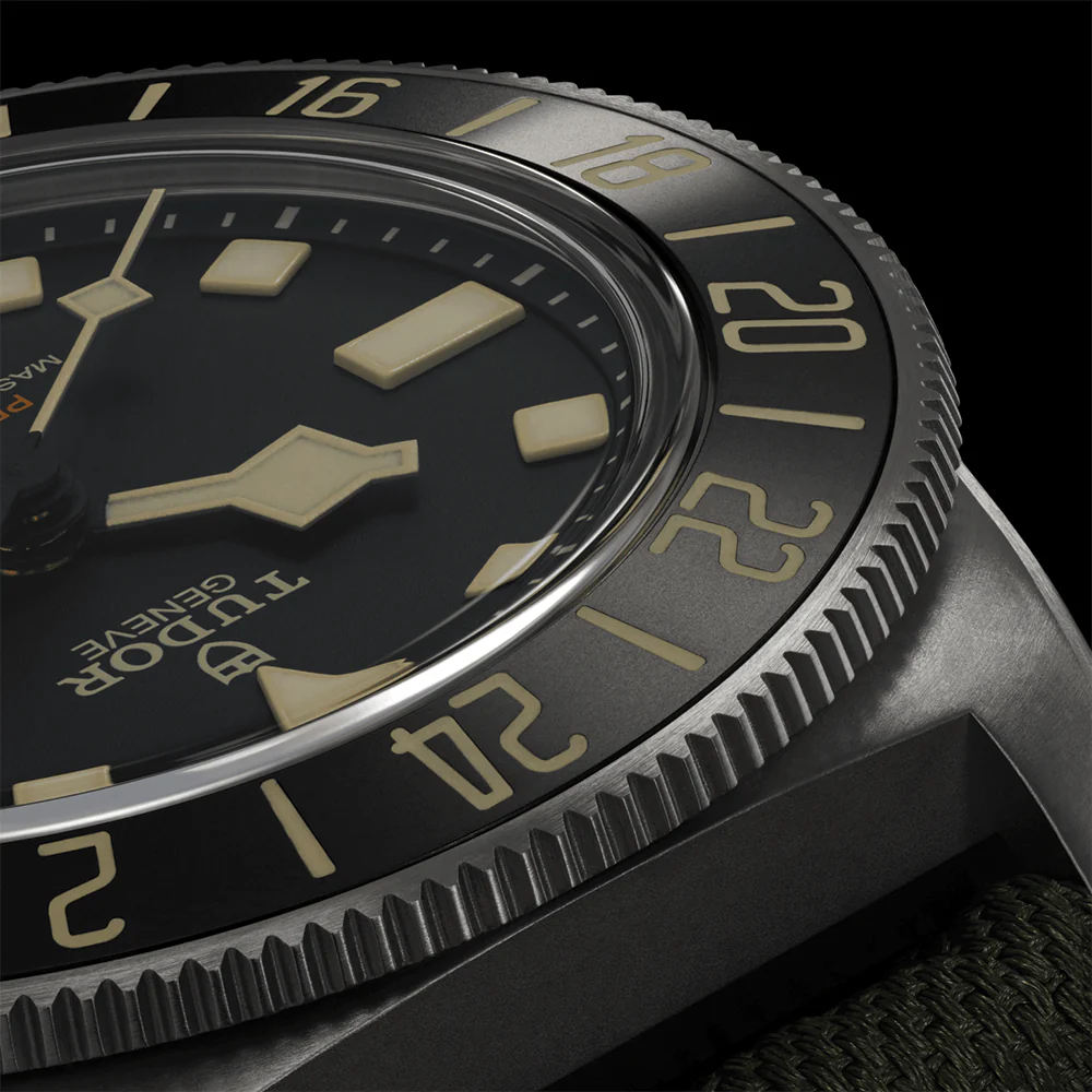 Pelagos FXD GMT Titanium 42mm - Black on Fabric Strap - Image 8