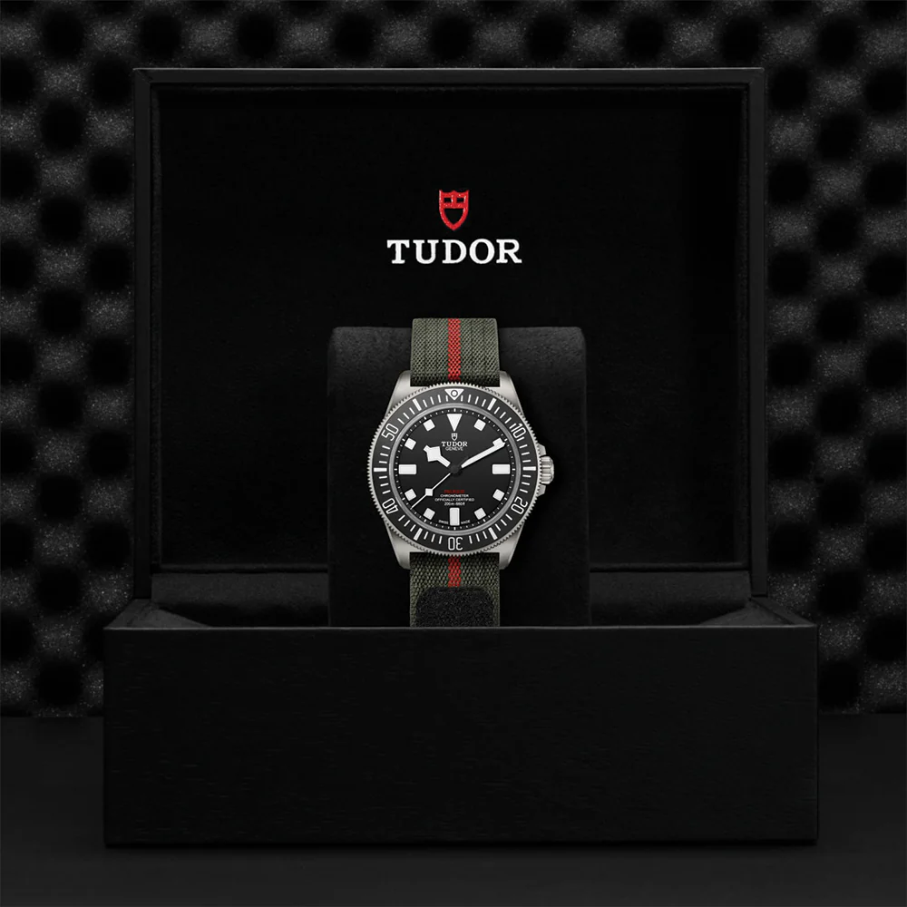 Pelagos FXD Titanium 42mm - Black on Fabric Strap w/ Extra Rubber Strap - Image 9