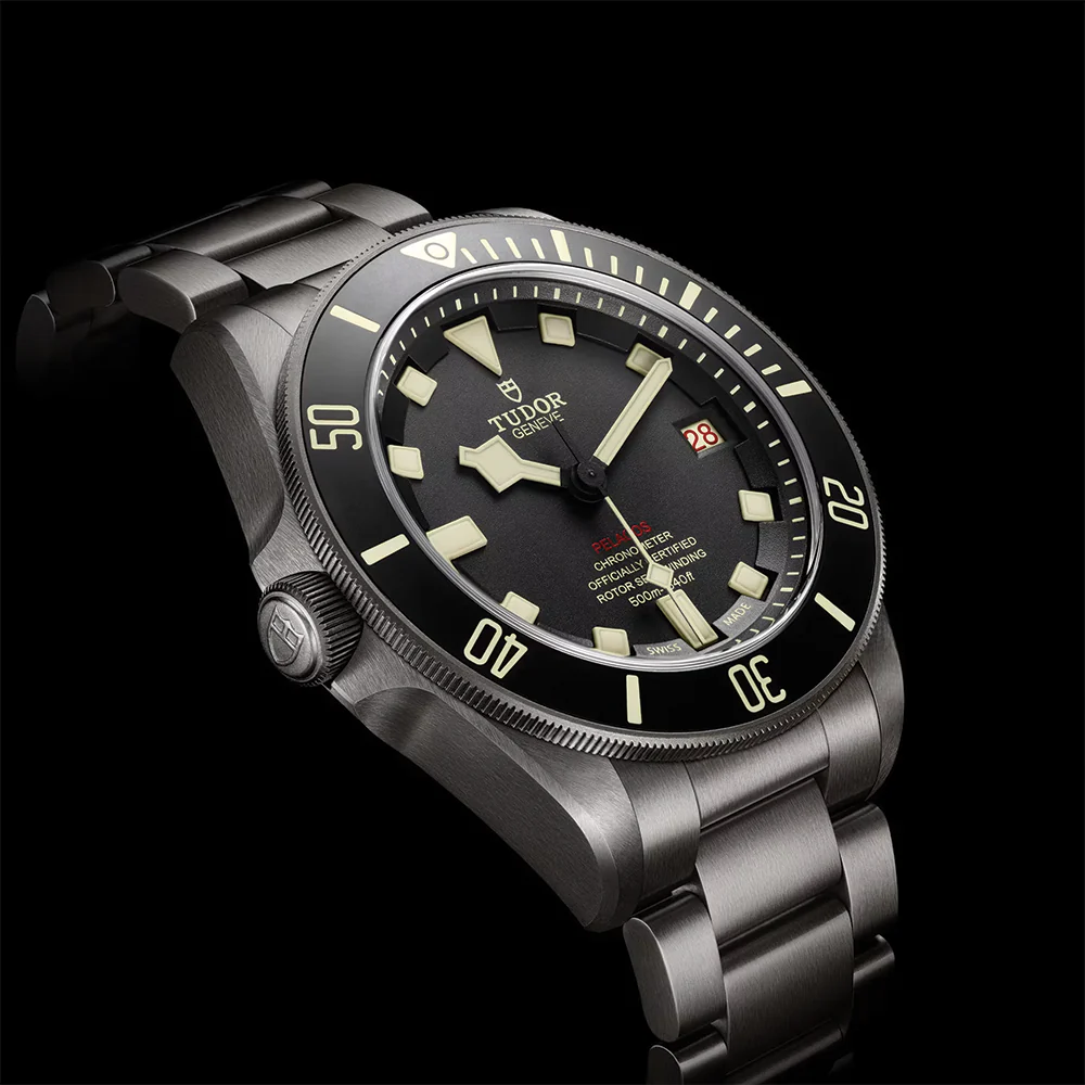 Pelagos LHD Titanium 42mm - Black on Bracelet w/ Extra Rubber Strap - Image 4
