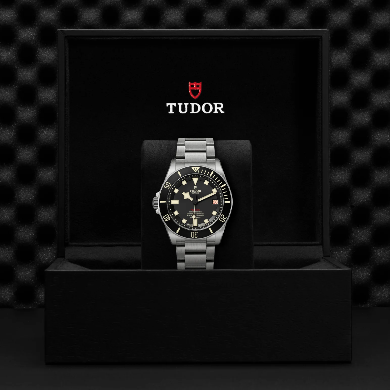Pelagos LHD Titanium 42mm - Black on Bracelet w/ Extra Rubber Strap - Image 8