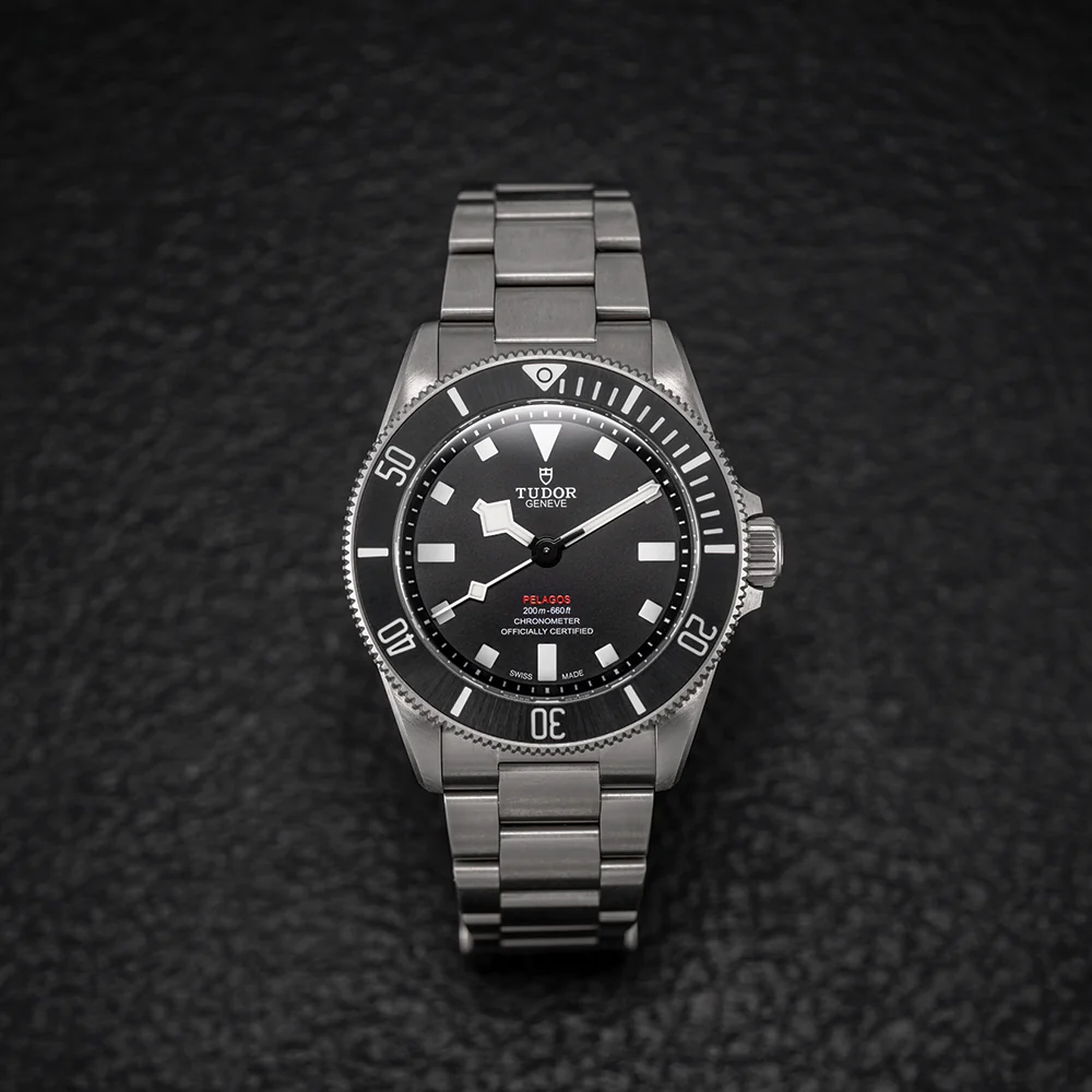 Pelagos Titanium 39mm - Black on Bracelet w/ Extra Rubber Strap - Image 2