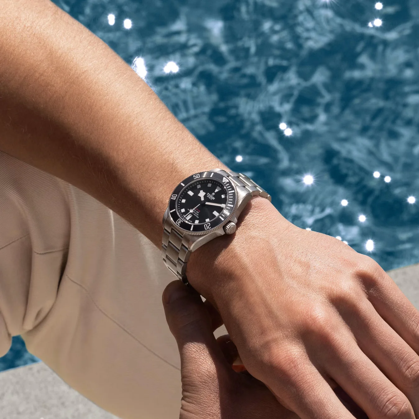 Pelagos Titanium 39mm - Black on Bracelet w/ Extra Rubber Strap - Image 3