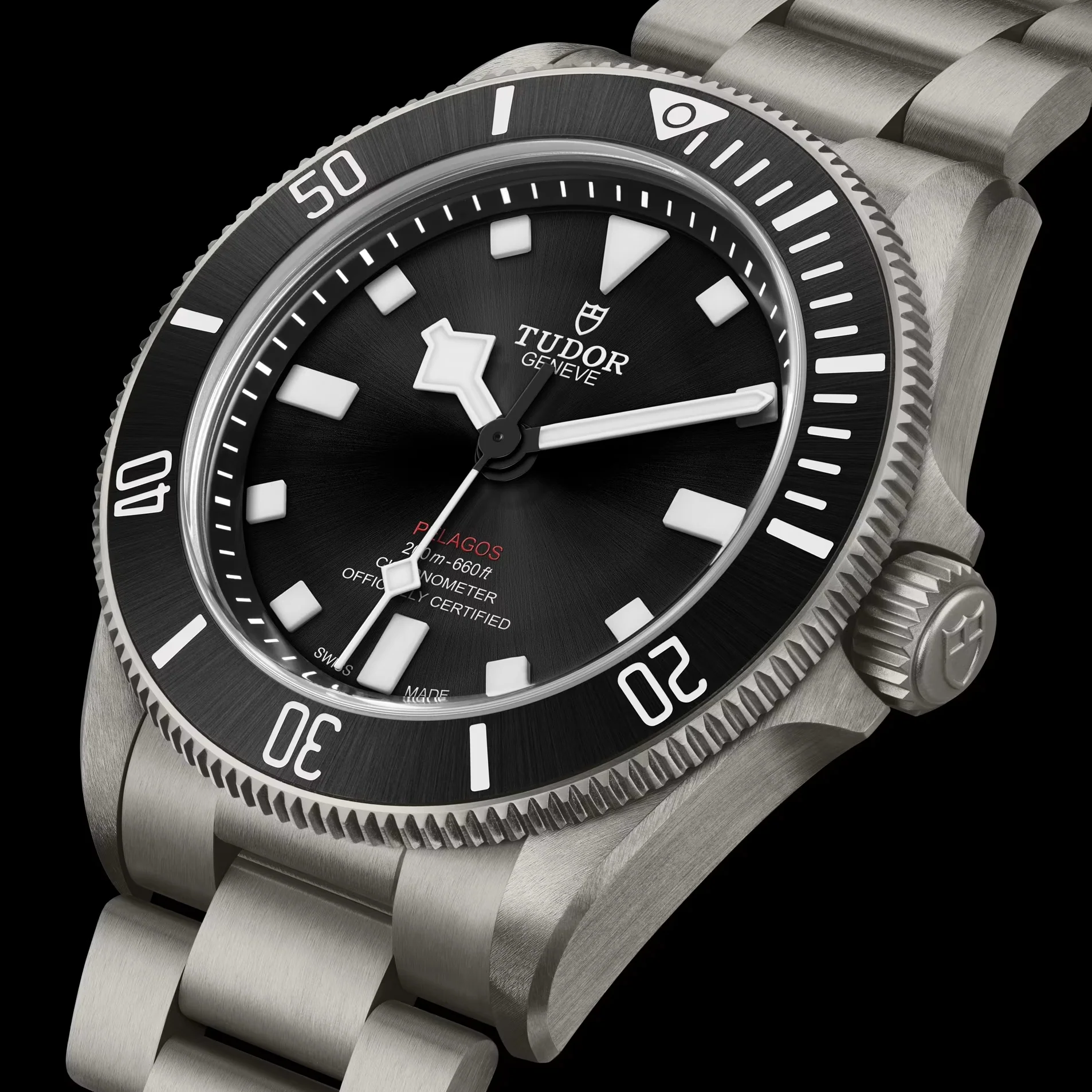 Pelagos Titanium 39mm - Black on Bracelet w/ Extra Rubber Strap - Image 4