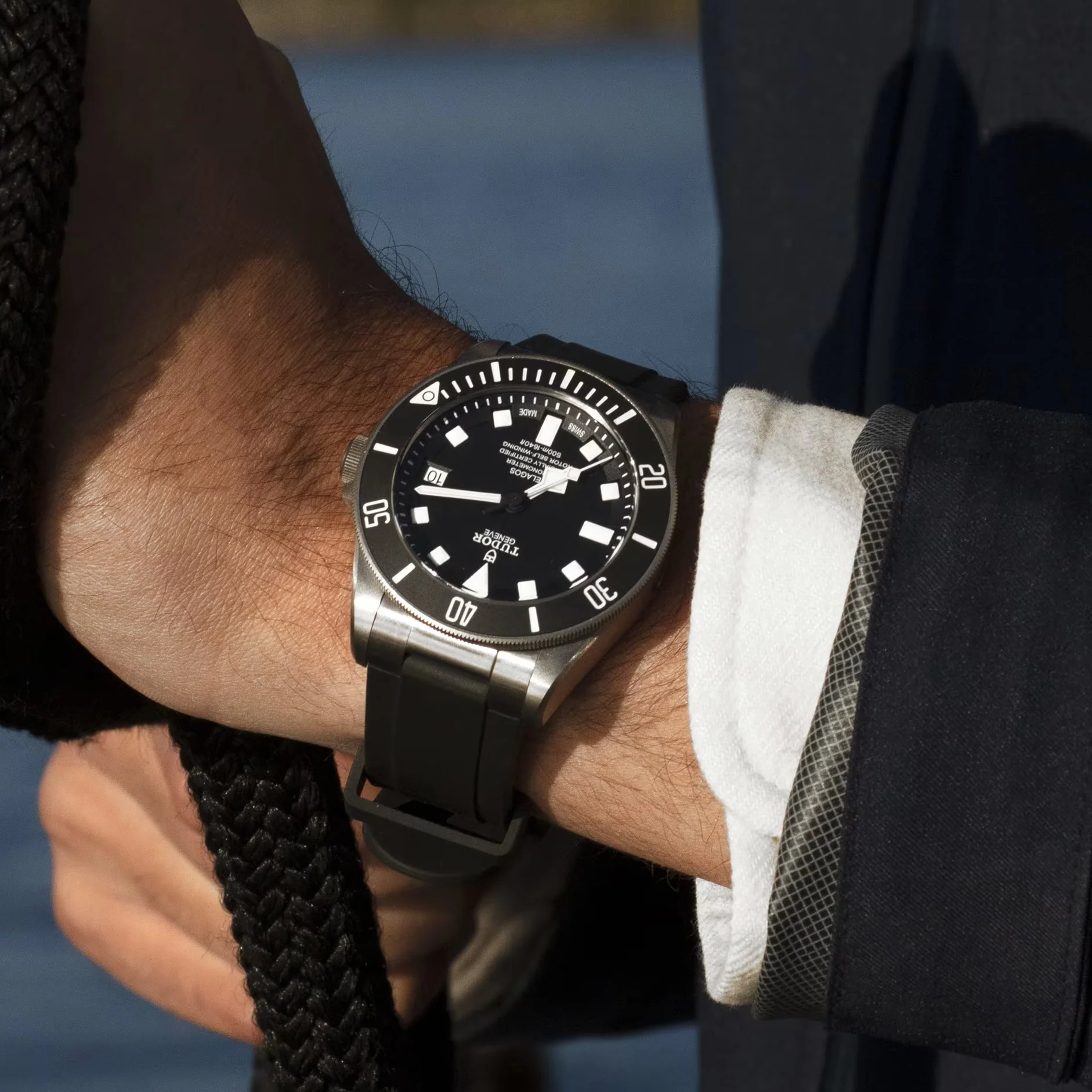 Pelagos Titanium 42mm - Black, Ceramic Bezel on Bracelet w/ Extra Rubber Strap - Image 3