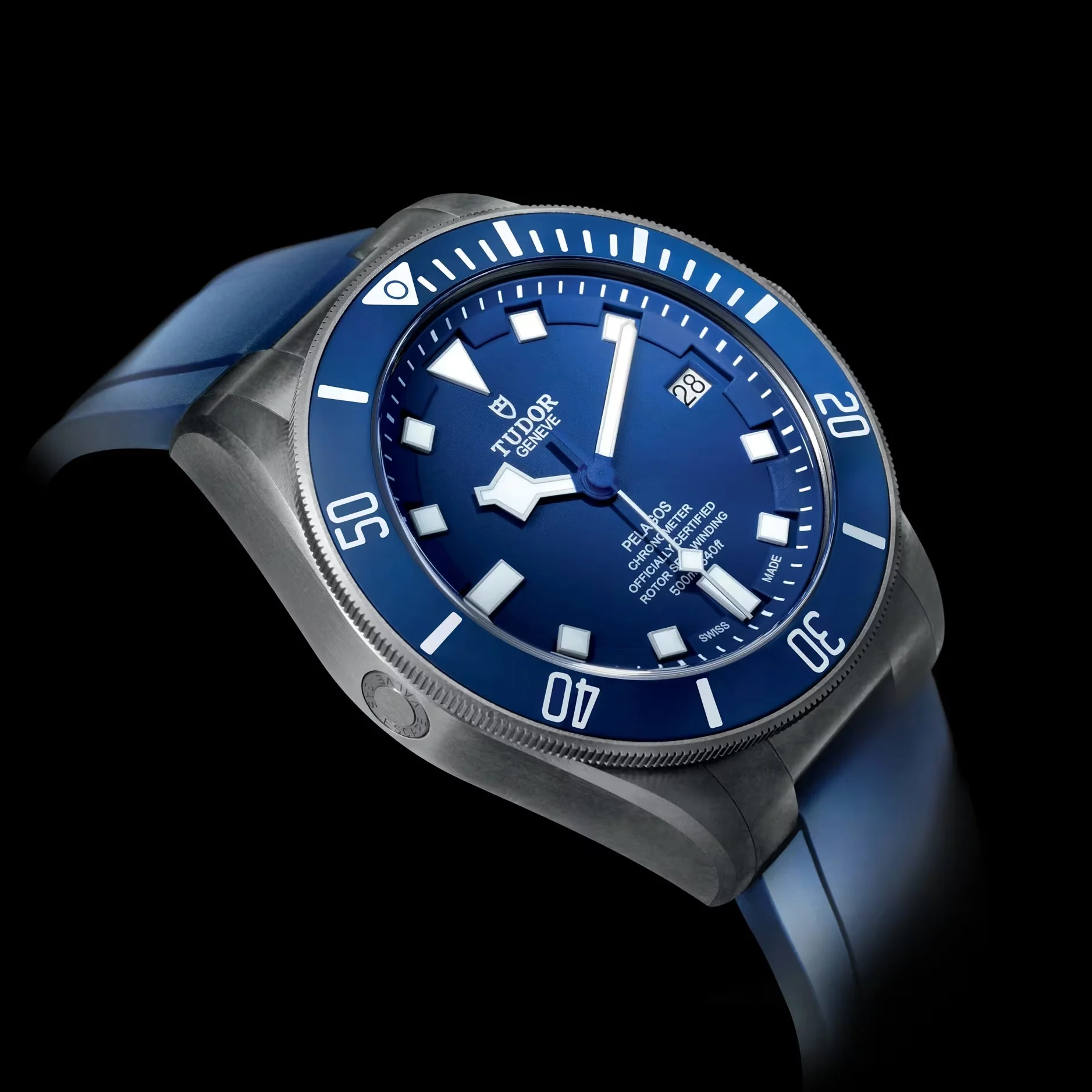 Pelagos Titanium 42mm - Blue, Ceramic Bezel on Bracelet w/ Extra Rubber Strap - Image 4