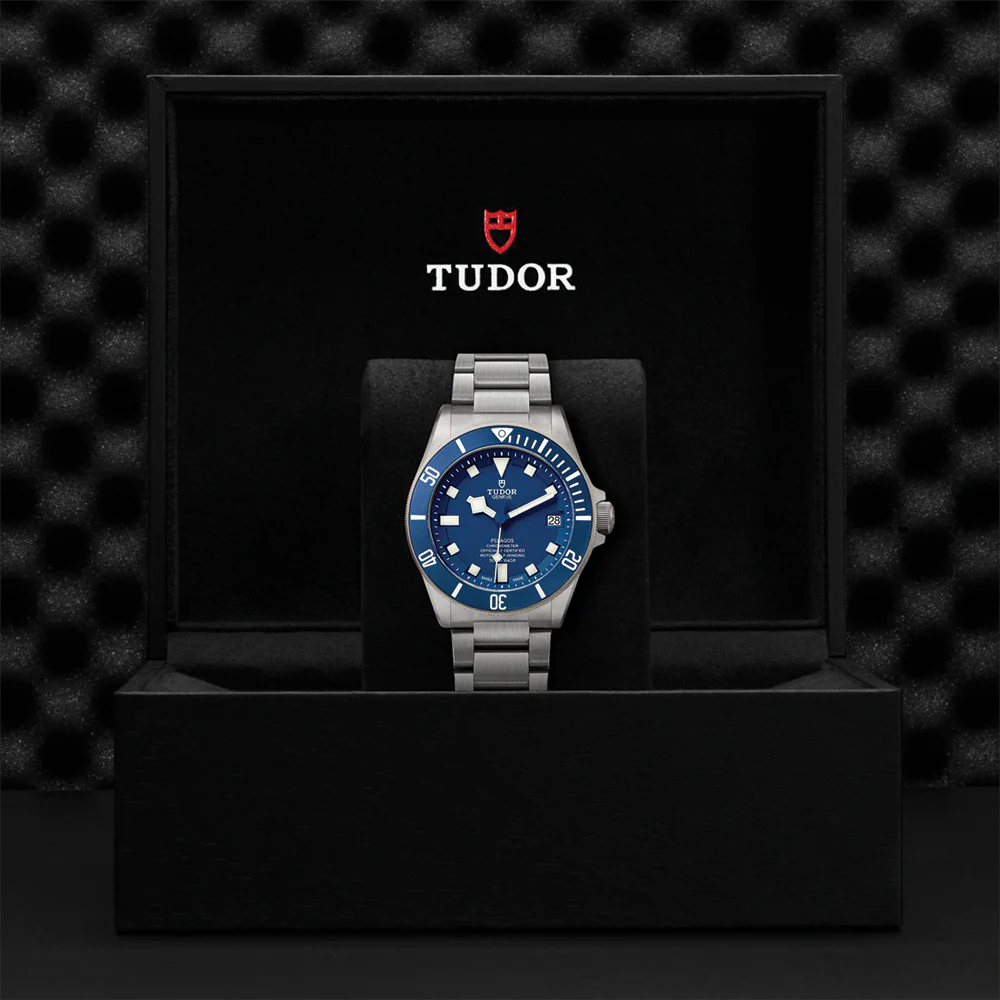 Pelagos Titanium 42mm - Blue, Ceramic Bezel on Bracelet w/ Extra Rubber Strap - Image 7