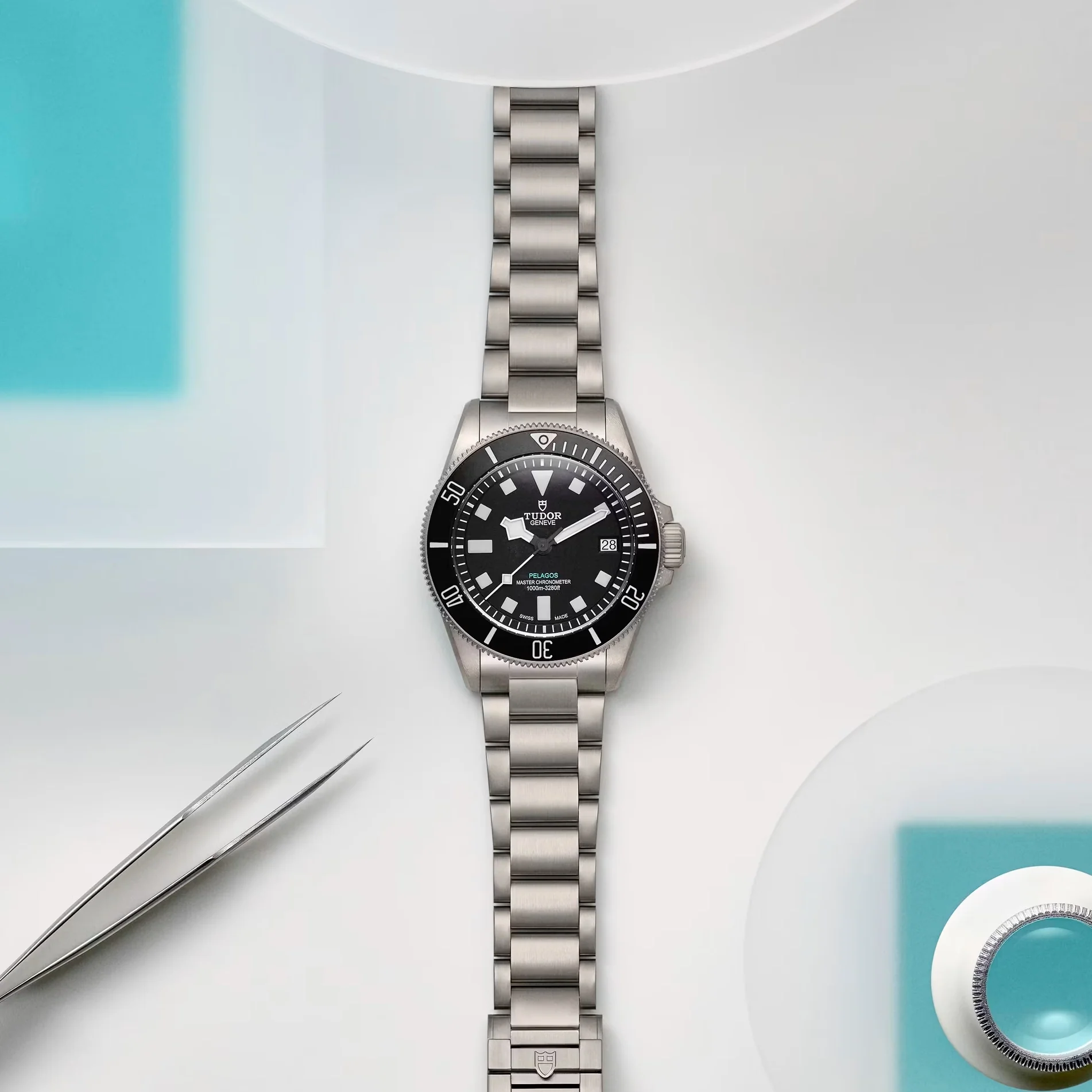 Pelagos Ultra Titanium 43mm - Black on Bracelet w/ Extra Rubber Strap - Image 2