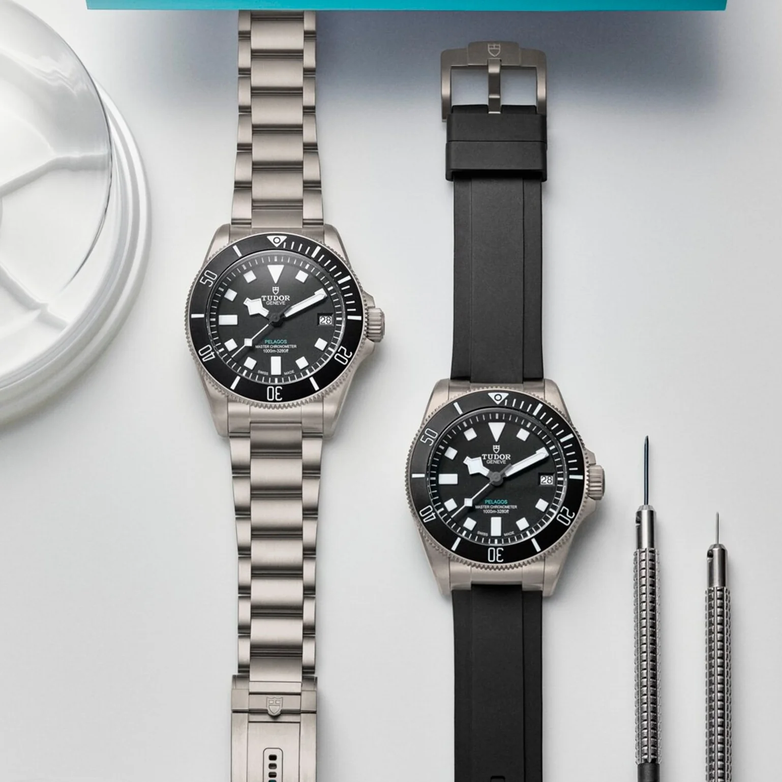 Pelagos Ultra Titanium 43mm - Black on Bracelet w/ Extra Rubber Strap - Image 9