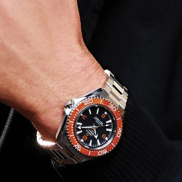 Seamaster Planet Ocean 600M 42mm - Black and Orange on Bracelet - Image 3
