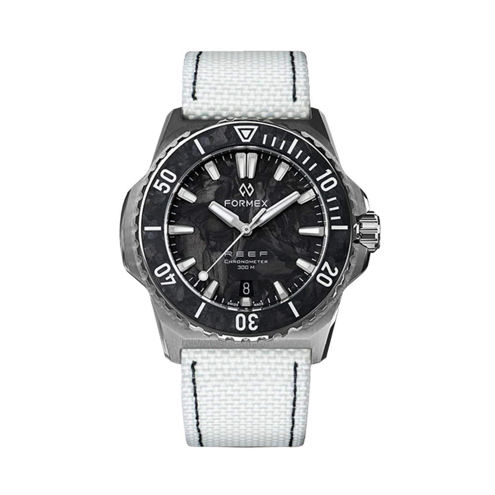 REEF Automatic COSC 300M Forged Carbon 39.5mm - Black on Bracelet - Image 12