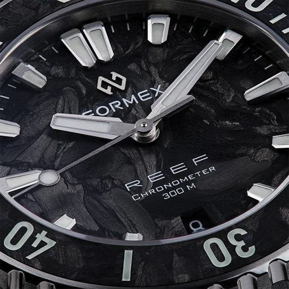 REEF Automatic COSC 300M Forged Carbon 39.5mm - Black on Bracelet - Image 3