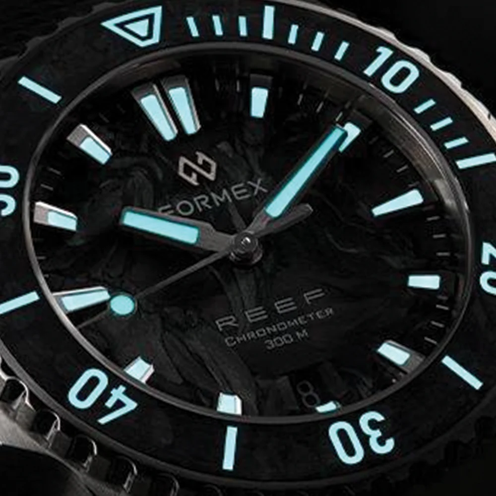 REEF Automatic COSC 300M Forged Carbon 39.5mm - Black on Bracelet - Image 5