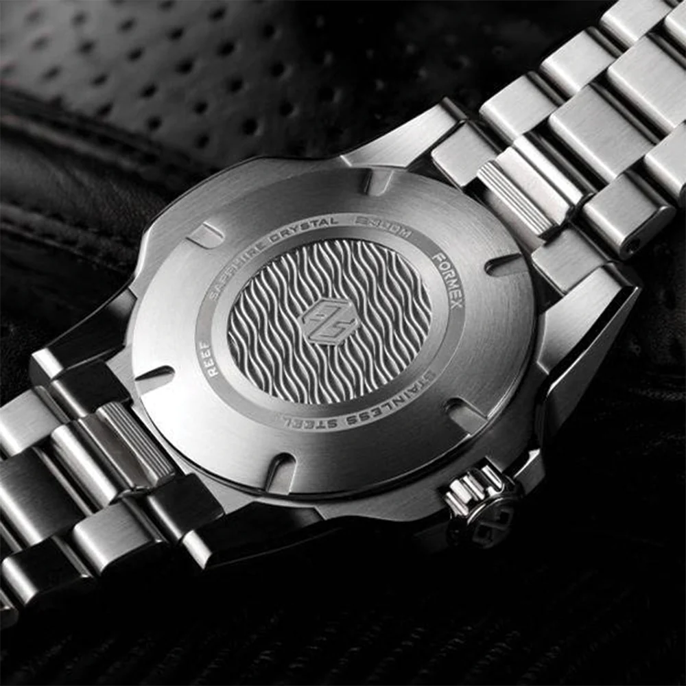 REEF Automatic COSC 300M Forged Carbon 39.5mm - Black on Bracelet - Image 7