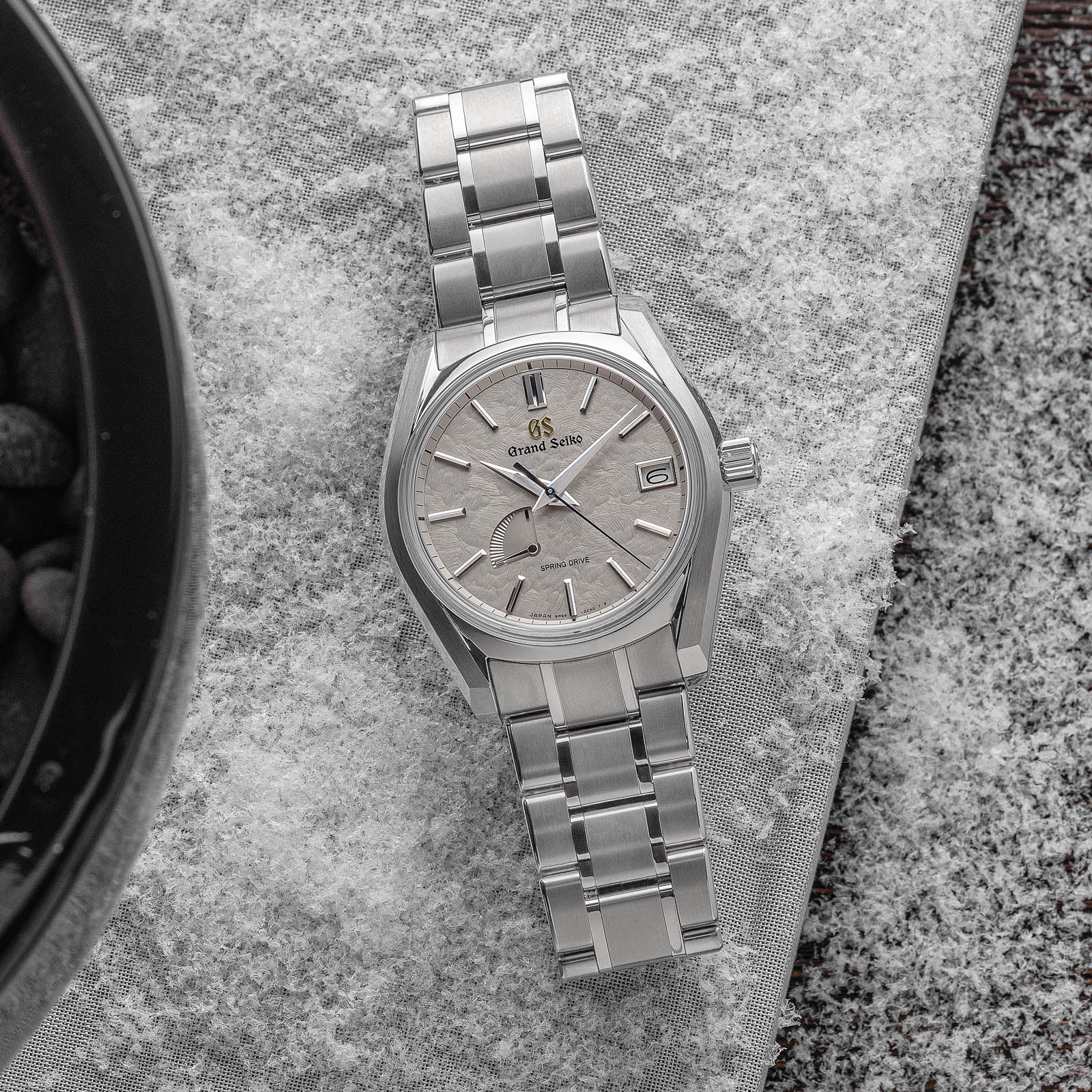 SBGA415 "Winter Taisetsu" Heritage Spring Drive 40mm - Grey on Bracelet - Image 2