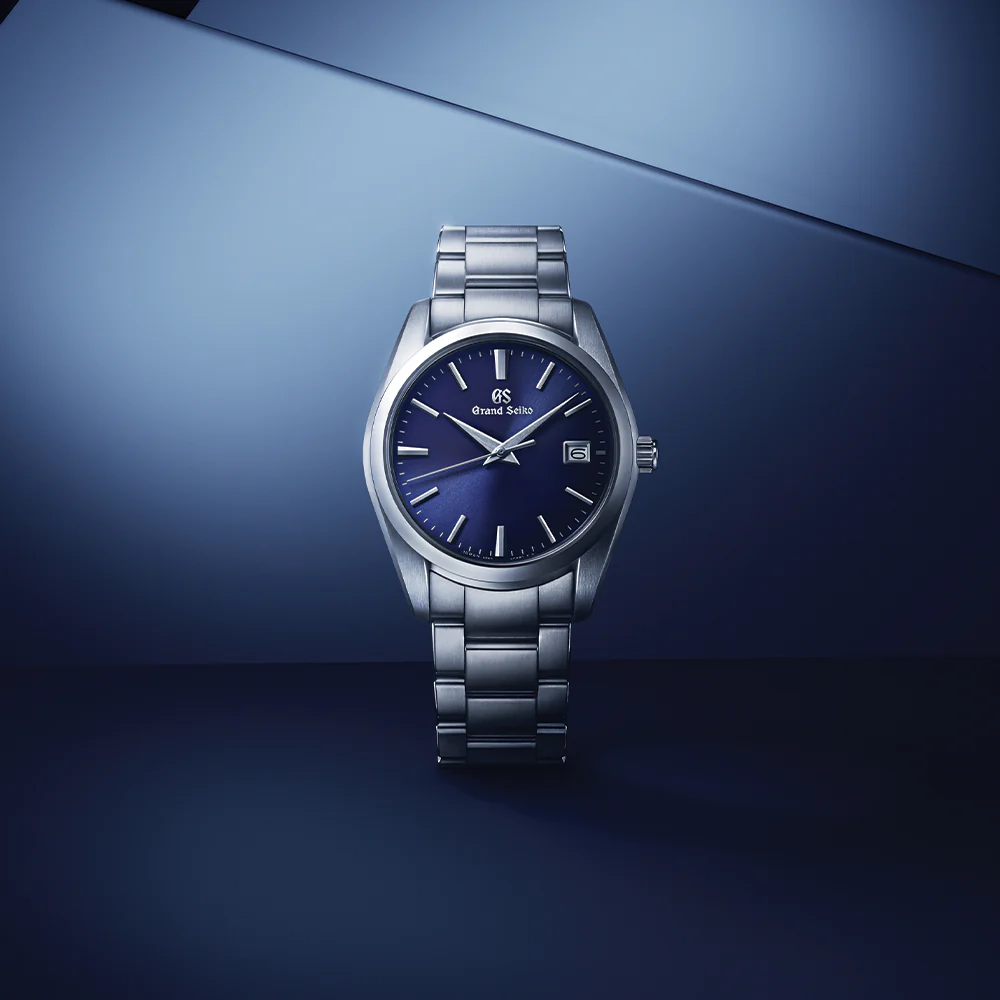 SBGX265 Heritage Quartz 37mm - Dark Blue on Bracelet - Image 2
