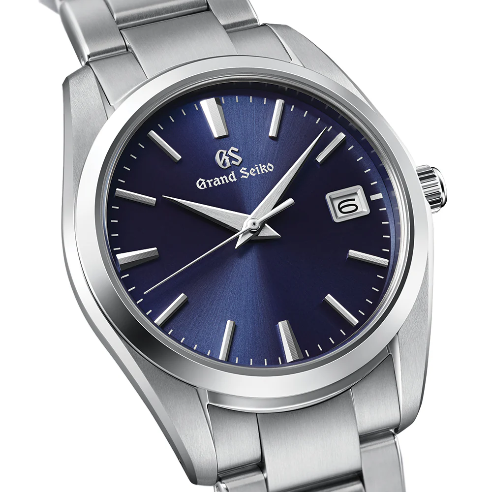 SBGX265 Heritage Quartz 37mm - Dark Blue on Bracelet - Image 3