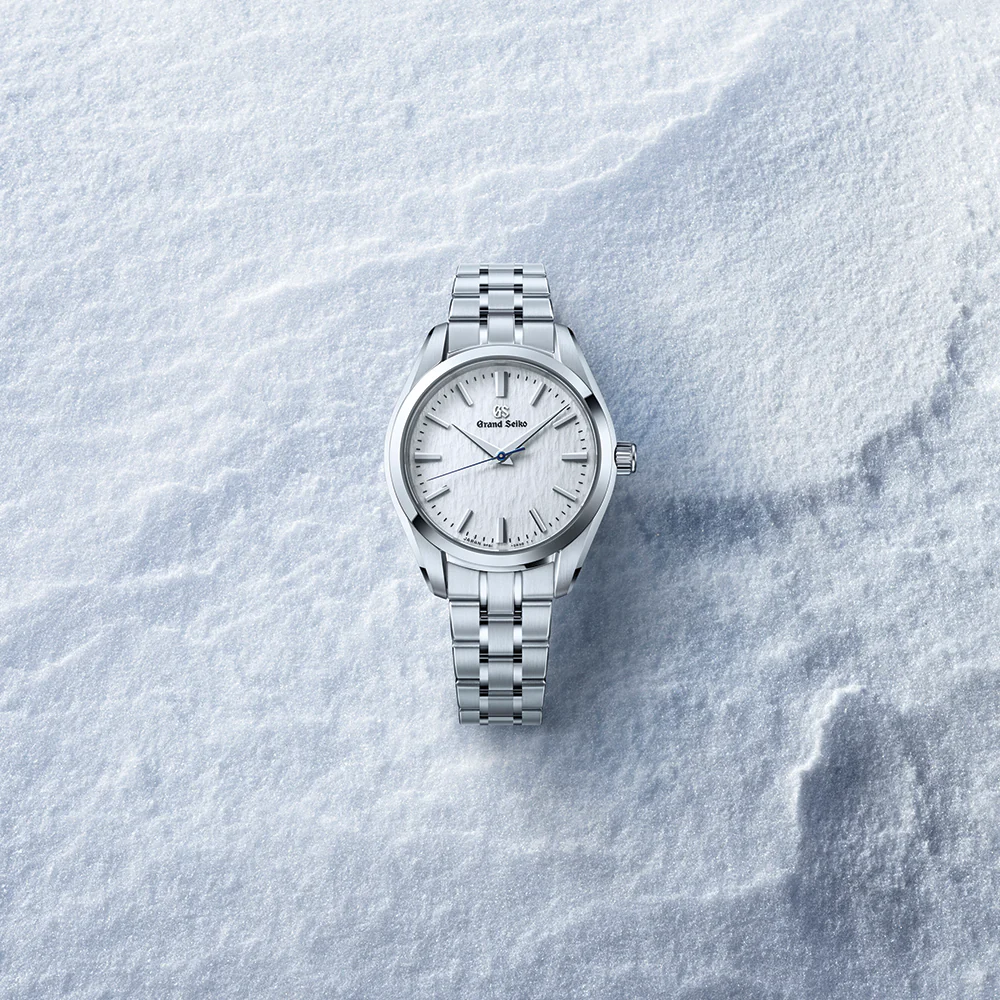 SBGX359 "Snowflake" Heritage Quartz 33mm - White on Bracelet - Image 2