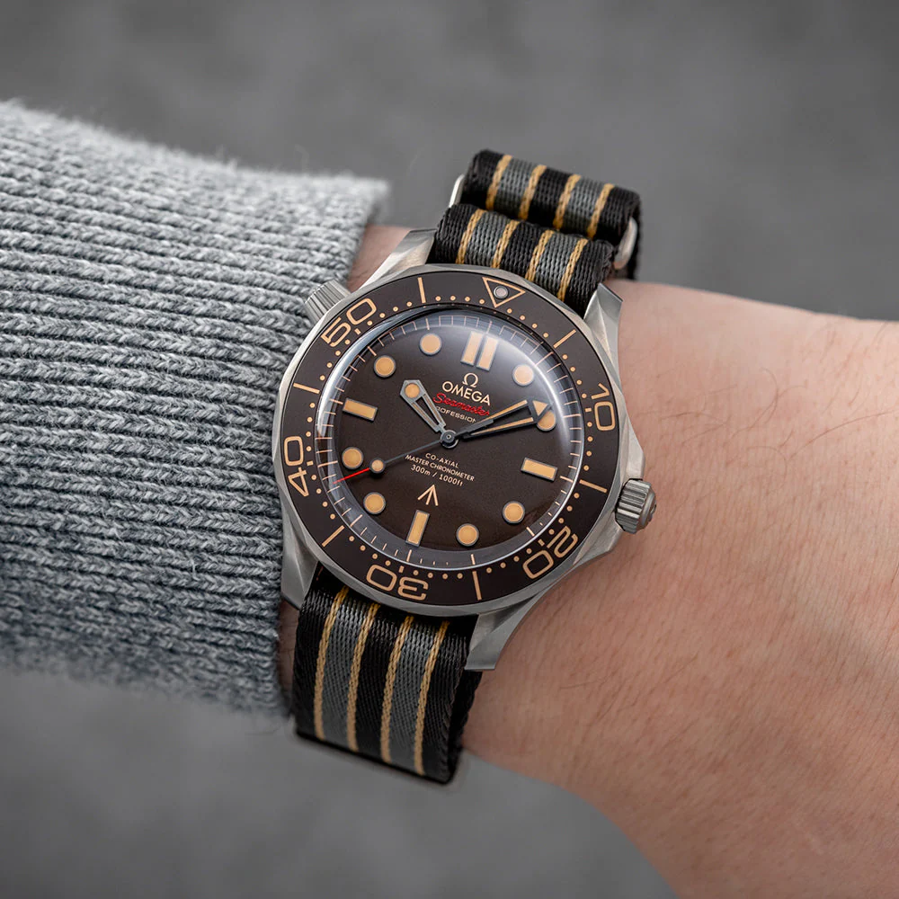Seamaster Diver 300M 007 Edition 42mm - Brown on Fabric Strap - Image 3
