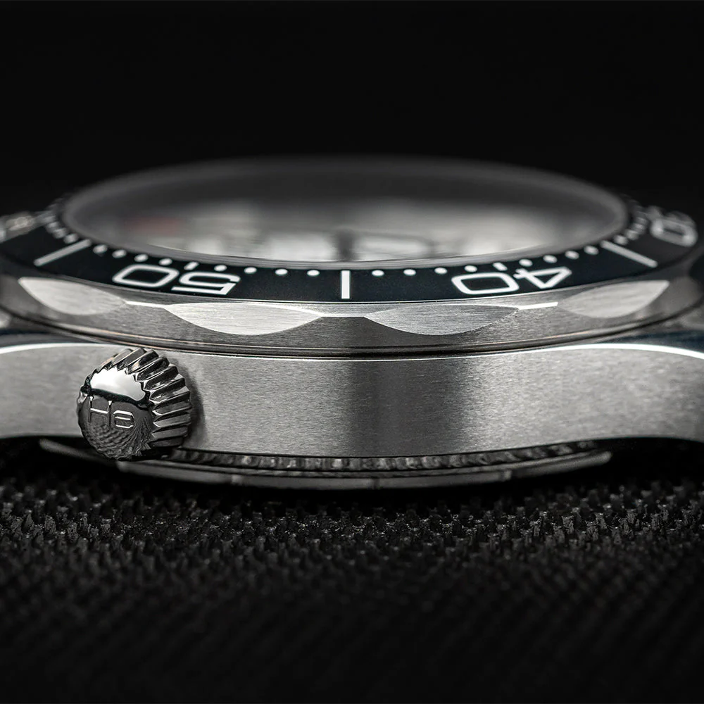 Seamaster Diver 300M 42mm - White on Bracelet - Image 12
