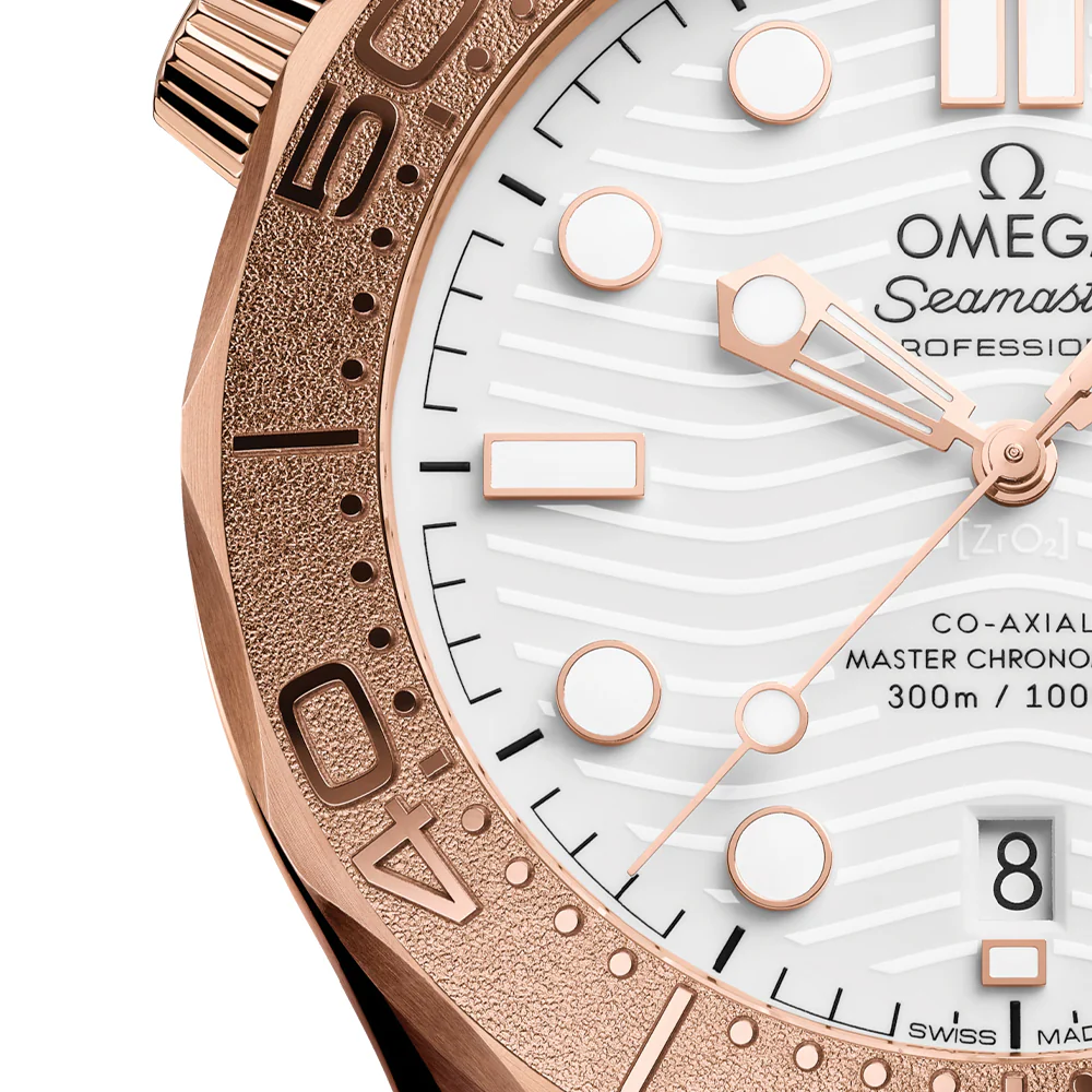 Seamaster Diver 300M Sedna™ Gold 42mm - White on Rubber Strap - Image 2