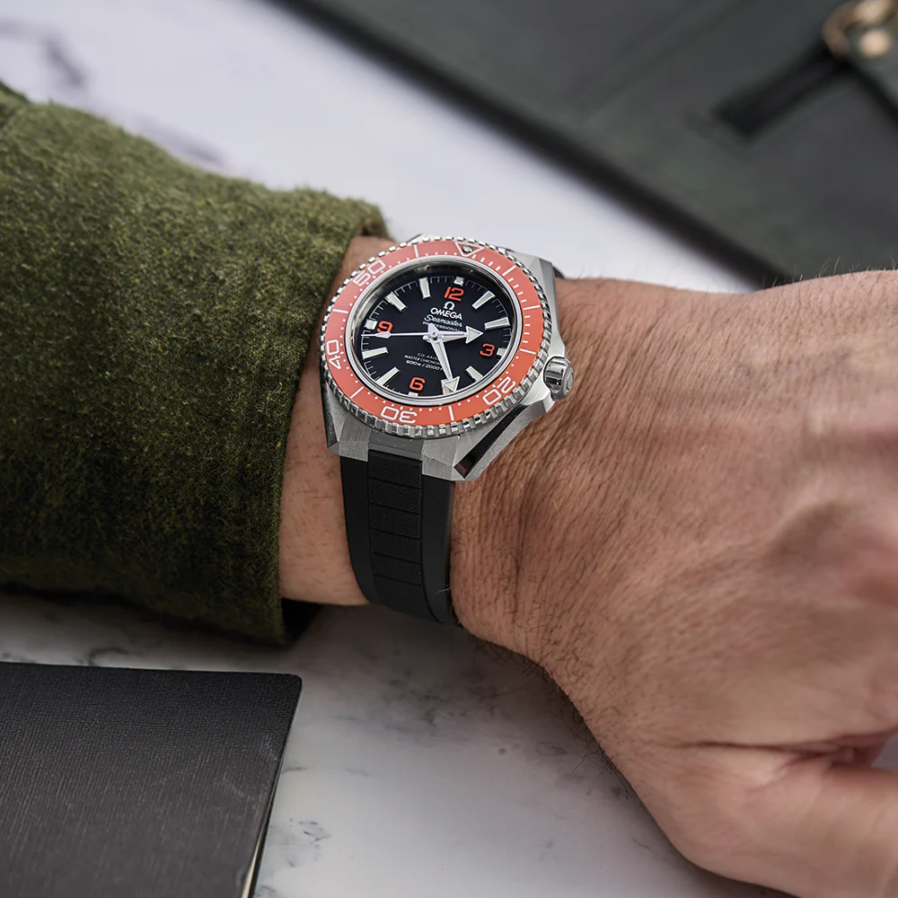 Seamaster Planet Ocean 600M 42mm - Black and Orange on Black Rubber Strap - Image 3