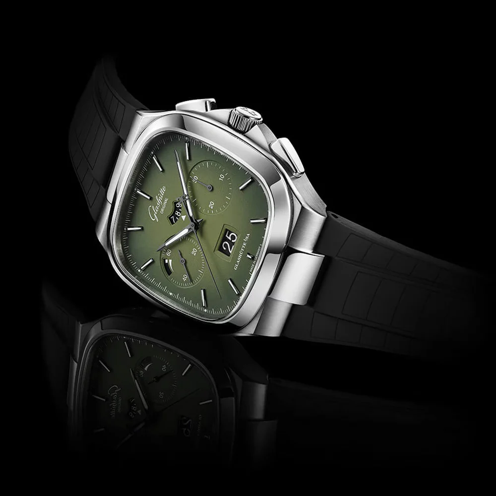 Seventies Chronograph 40mm - Matte Lacquered Green on Bracelet - Image 2