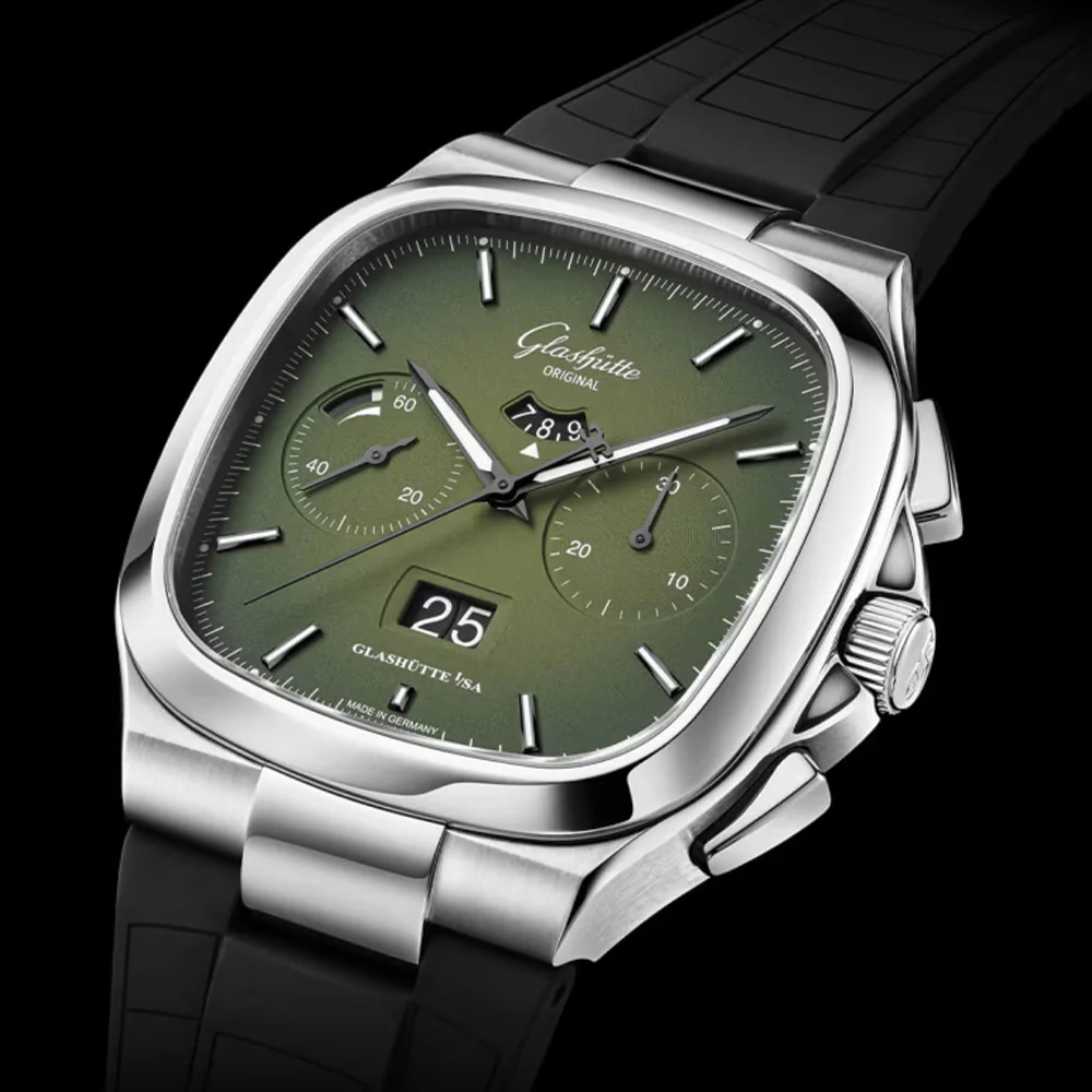 Seventies Chronograph 40mm - Matte Lacquered Green on Bracelet - Image 4