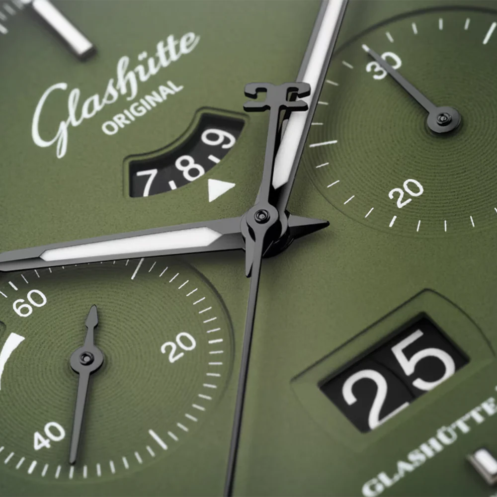 Seventies Chronograph 40mm - Matte Lacquered Green on Bracelet - Image 5
