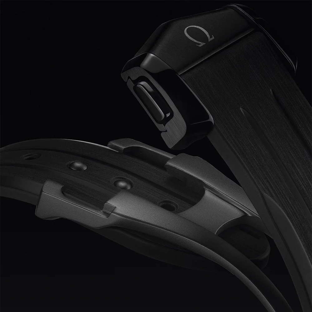 Speedmaster Dark Side of the Moon Black Ceramic 44.25mm - Full Black on Rubber Strap - Image 8