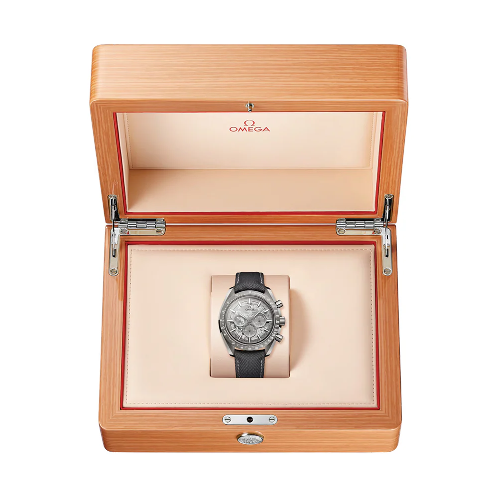 Speedmaster Grey Side of the Moon Grey Ceramic 44.25mm - Grey on Fabric Strap - Image 8
