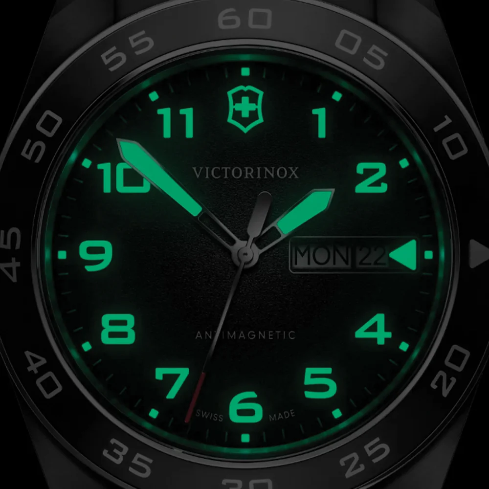 Swiss Army Quartz 42mm - Black on Bracelet - Image 3