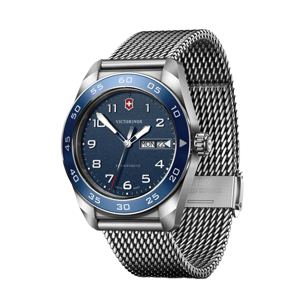 Swiss Army Quartz 42mm - Blue on Bracelet - Image 2