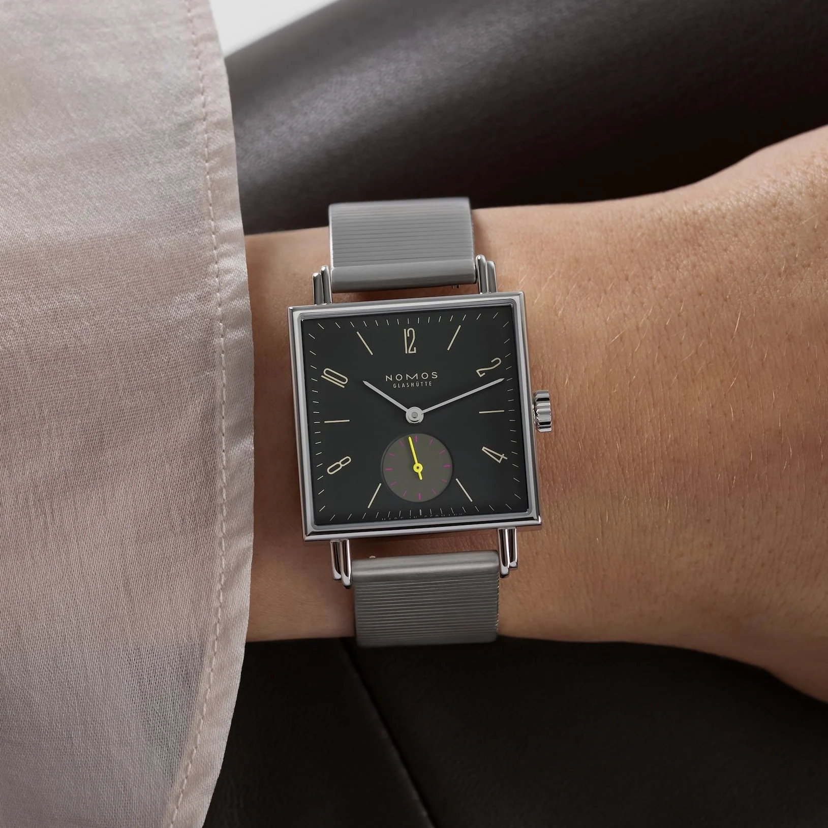 Tetra Basalt 29.5mm - Anthracite on Strap - Image 3