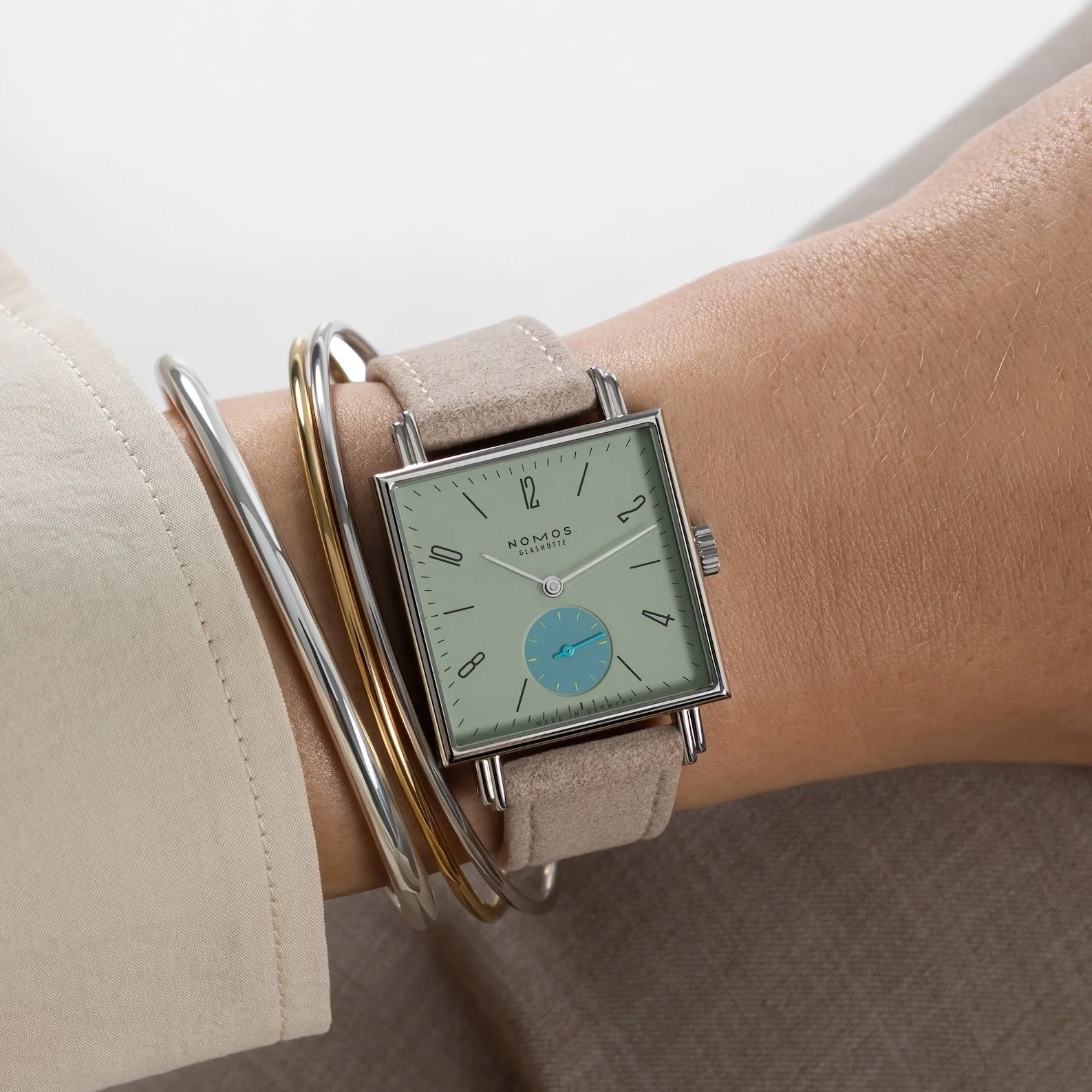 Tetra Salvia Sapphire Back 29.5mm - Sage Green on Strap - Image 3