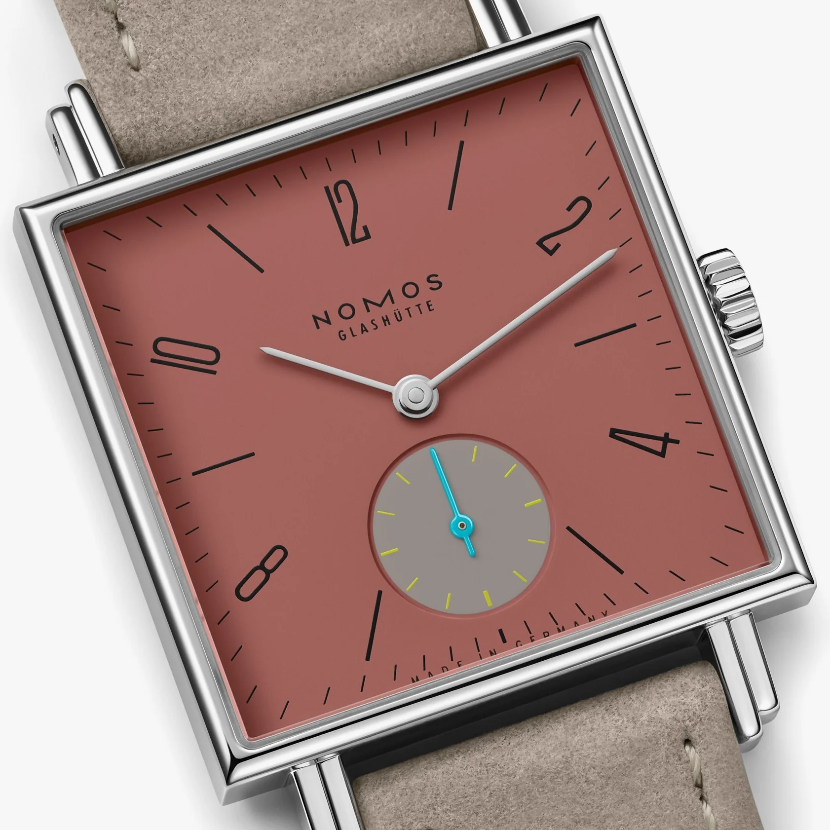 Tetra Terra Sapphire Back 29.5mm - Terracotta Red on Strap - Image 3