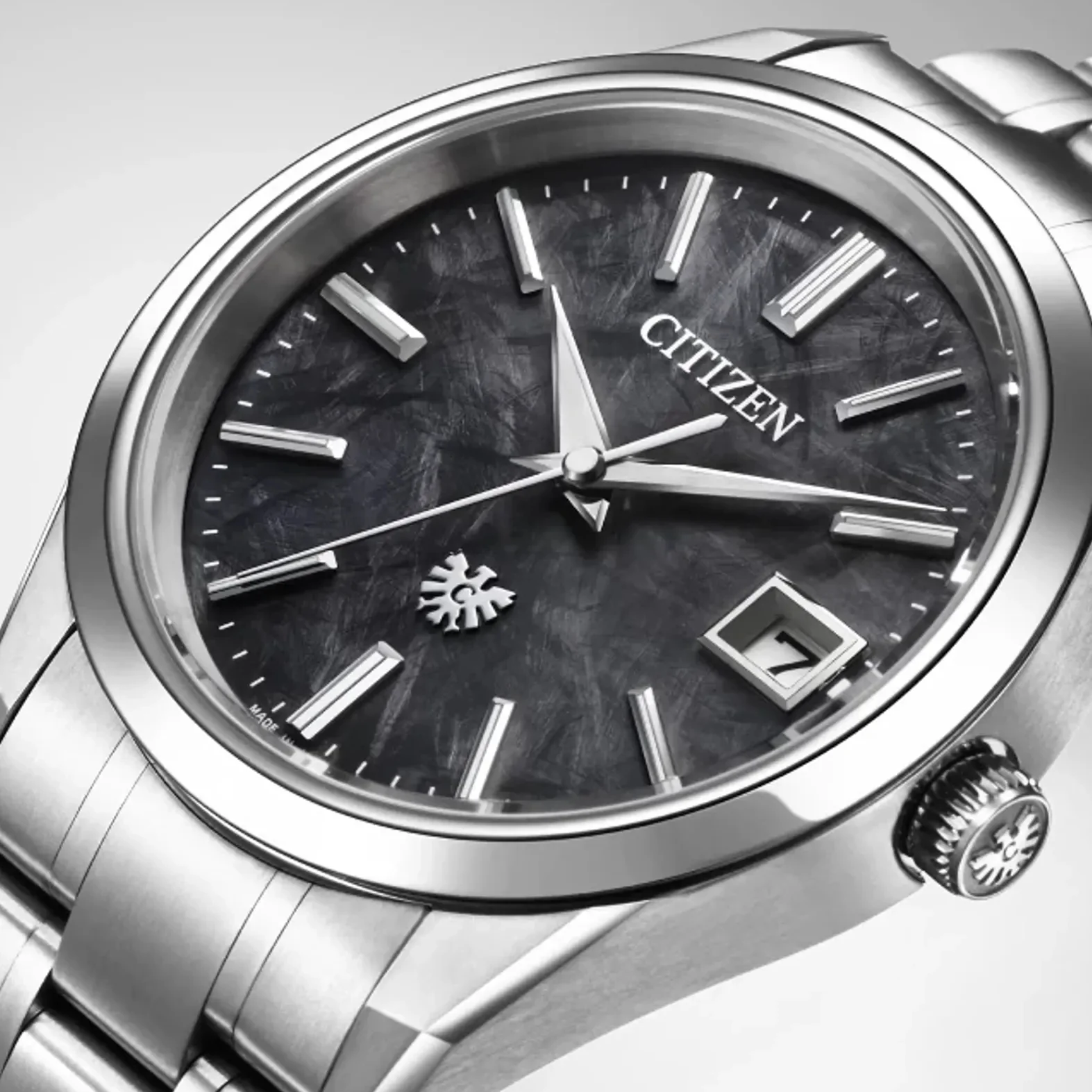 The CITIZEN Eco Titanium 38.3mm - Black on Bracelet - Image 3