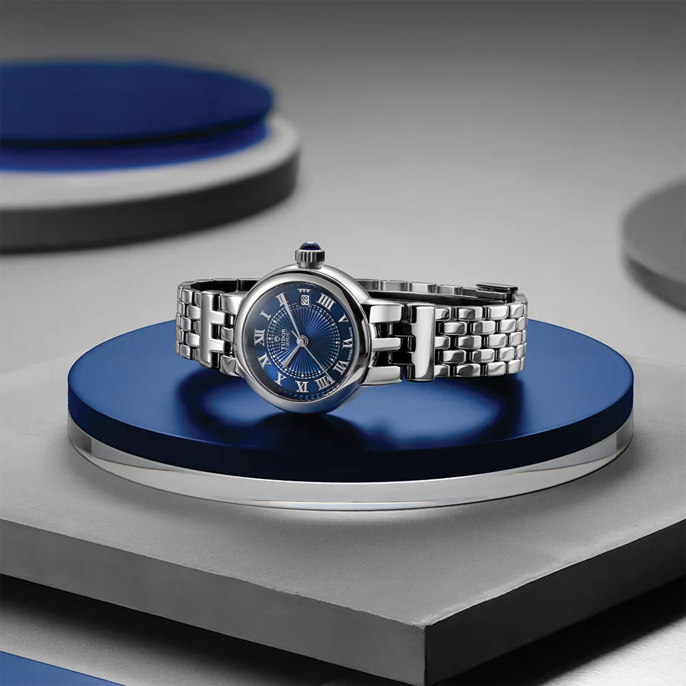 Clair de Rose 26mm - Blue on Bracelet - Image 4