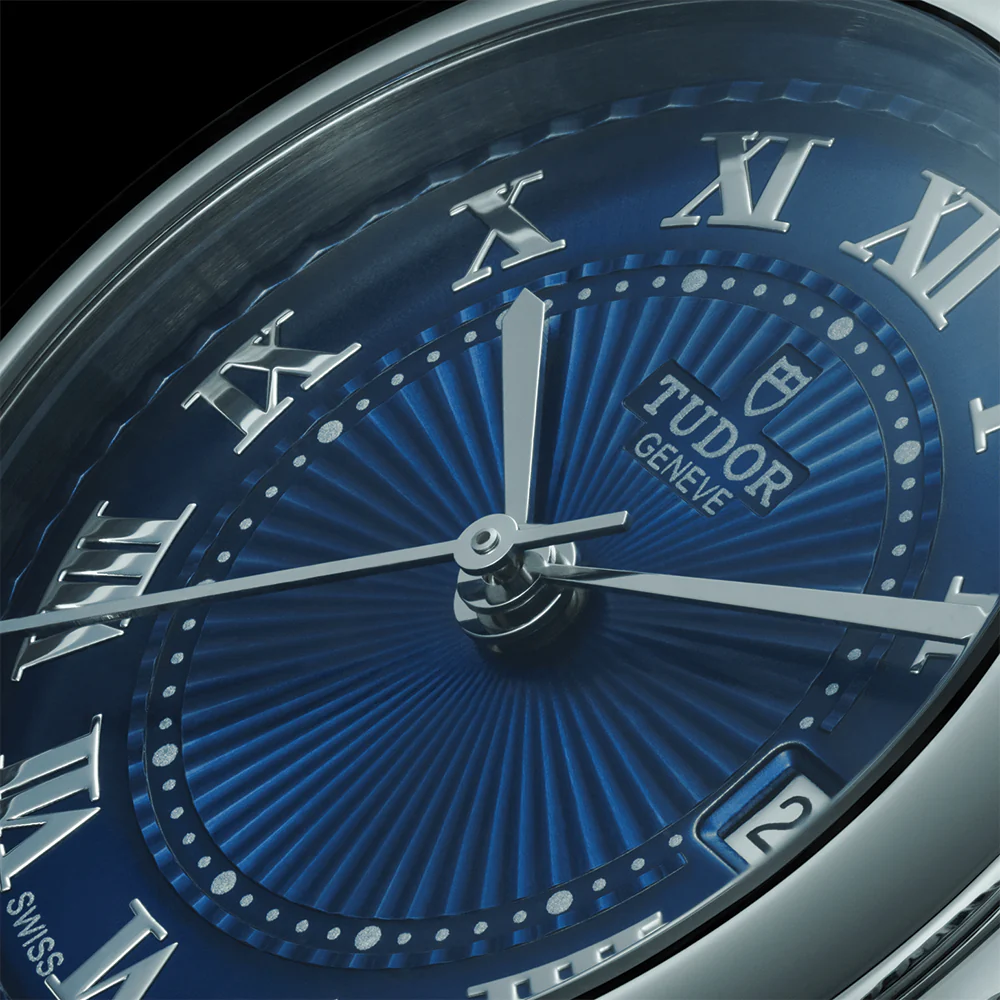 Clair de Rose 26mm - Blue on Bracelet - Image 6