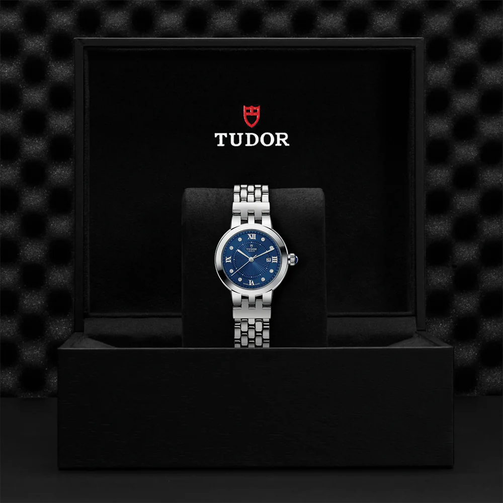 Clair de Rose 30mm - Blue, Diamond-Set on Bracelet - Image 6