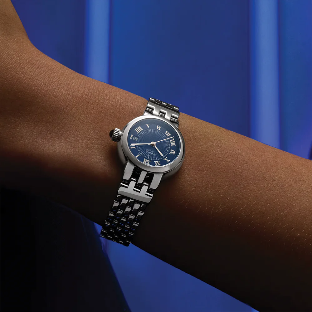 Clair de Rose 34mm - Blue on Bracelet - Image 3