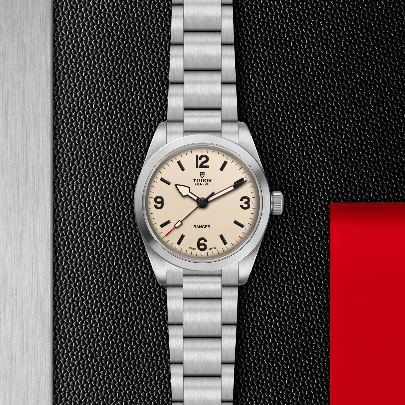 Ranger 36mm - Beige on Bracelet - Image 3