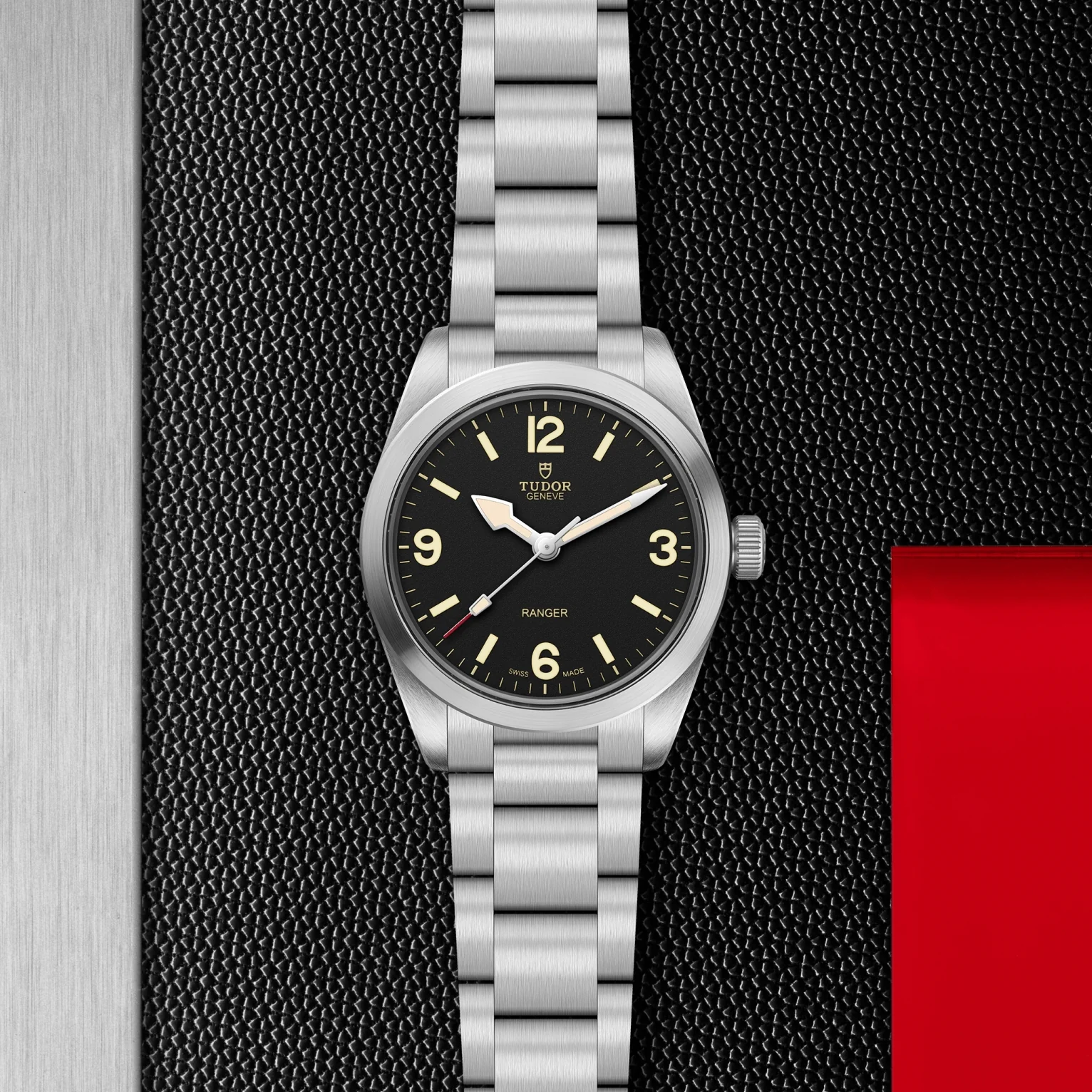 Ranger 36mm - Black on Bracelet - Image 3