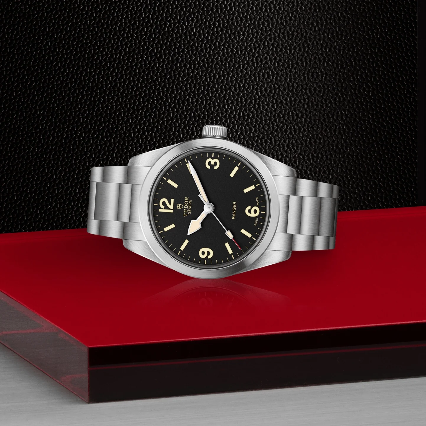Ranger 36mm - Black on Bracelet - Image 4